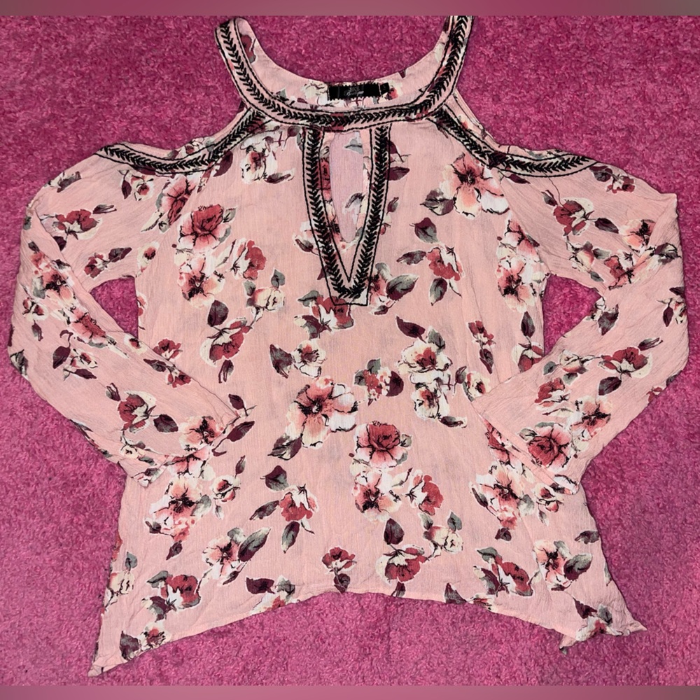 BKE Pink Floral Cold Shoulder Long Sleeve Top